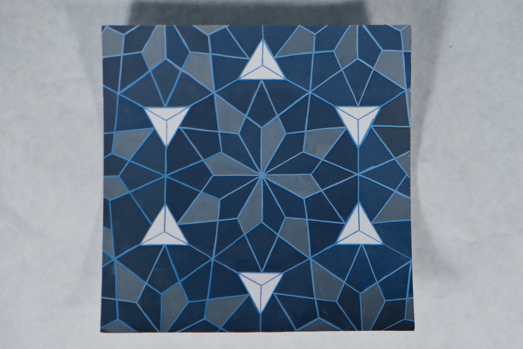 Underside and hexagonal pattern detail